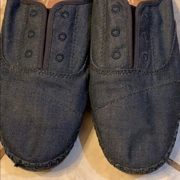 Toms - Picture 3 of 5